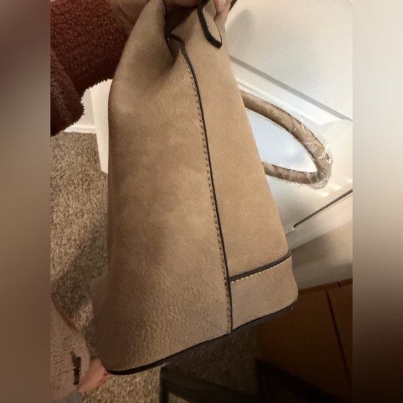 Vegan Leather Bag - Picture 12 of 16